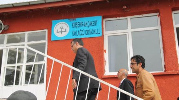 İlçemiz Kaymakamı sayın Enver YILMAZ Yaylaözü Köyü İlkokulunu ziyaret etti.